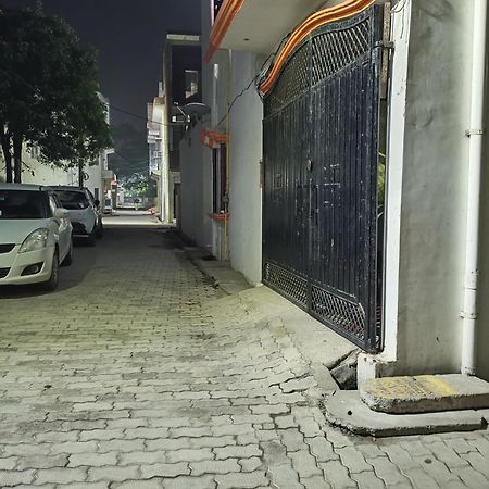Girija Shail Bhavan Ayodhya Exterior foto