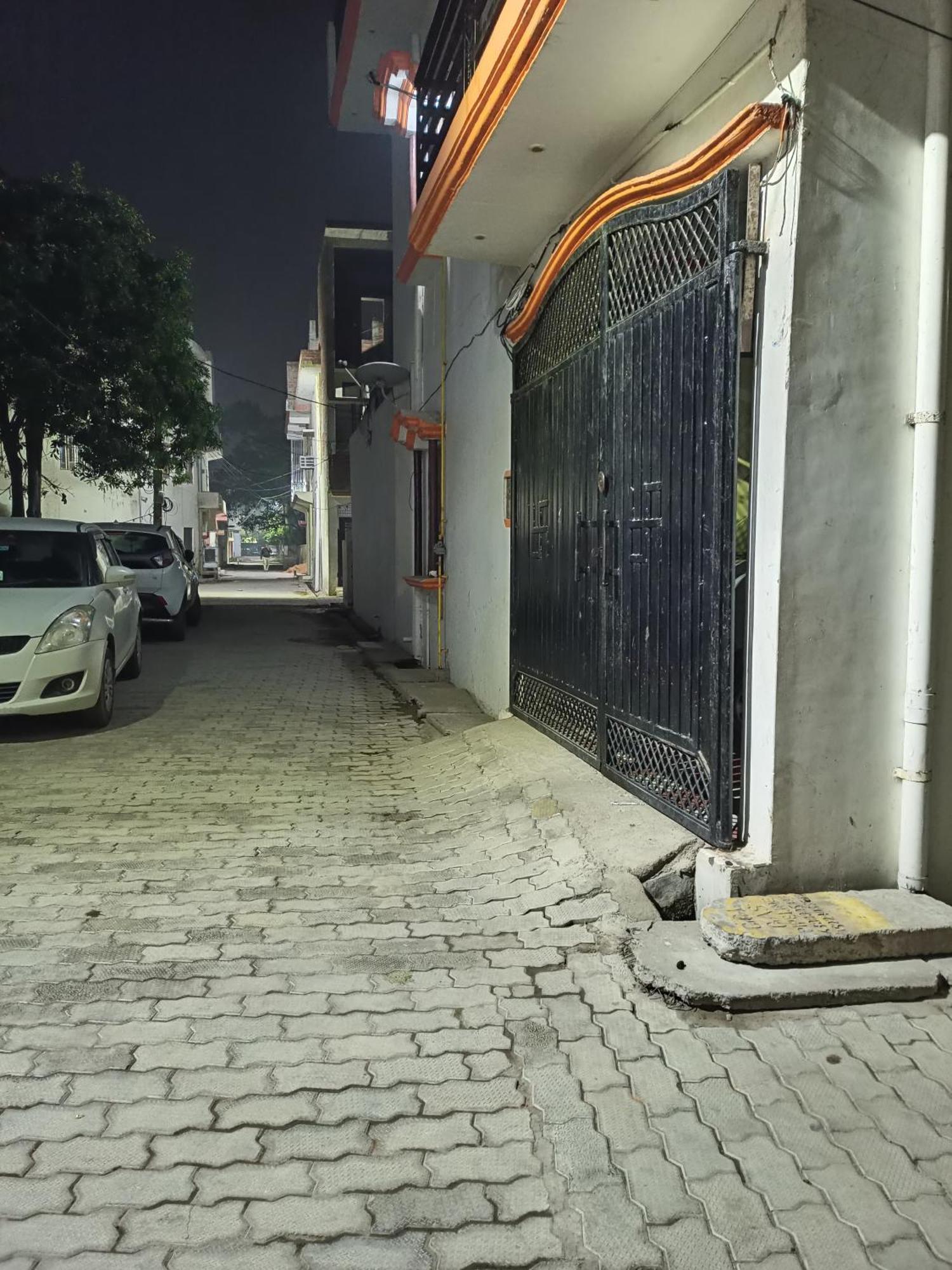 Girija Shail Bhavan Ayodhya Exterior foto